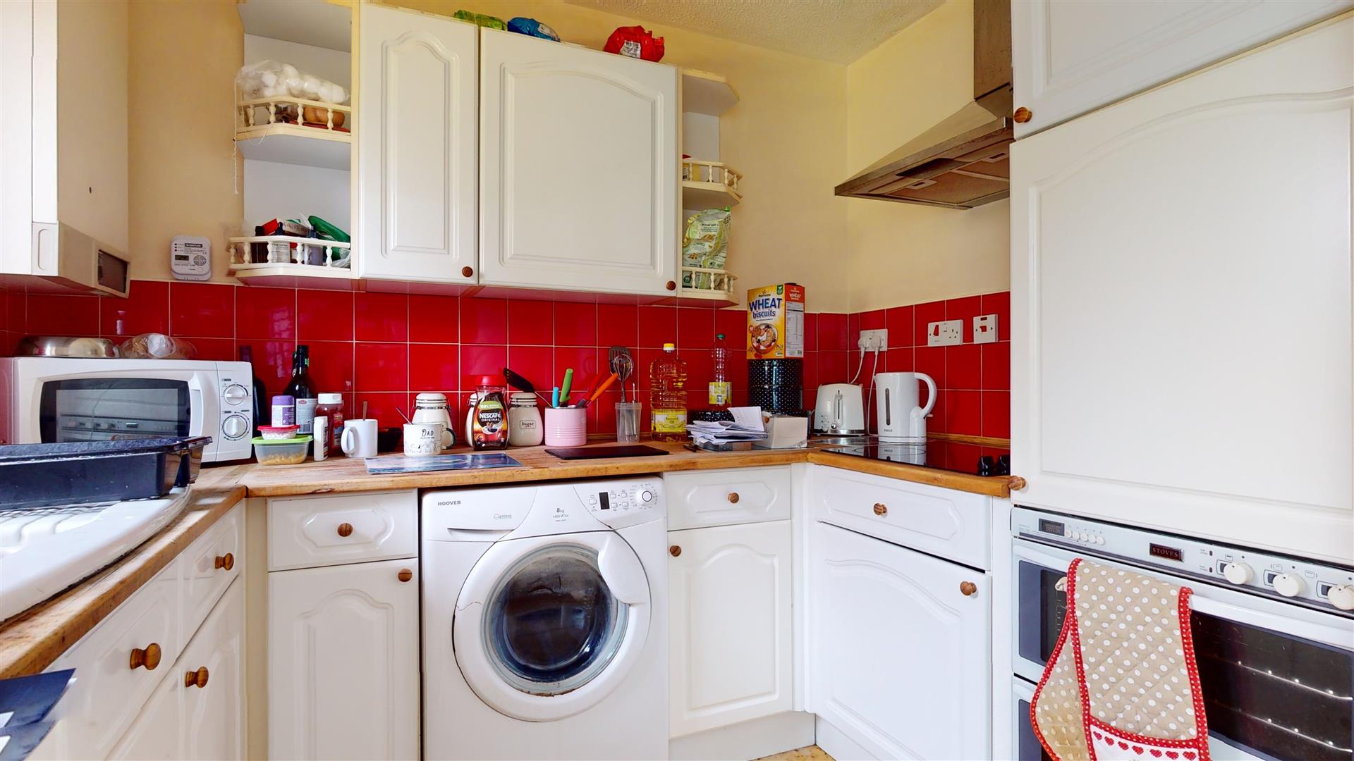 2 bed property in Chaplin Grove, Milton Keynes